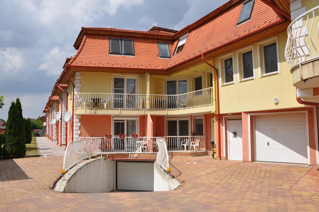 Jazmin Panzio Hotell Hajdúszoboszló Exteriör bild