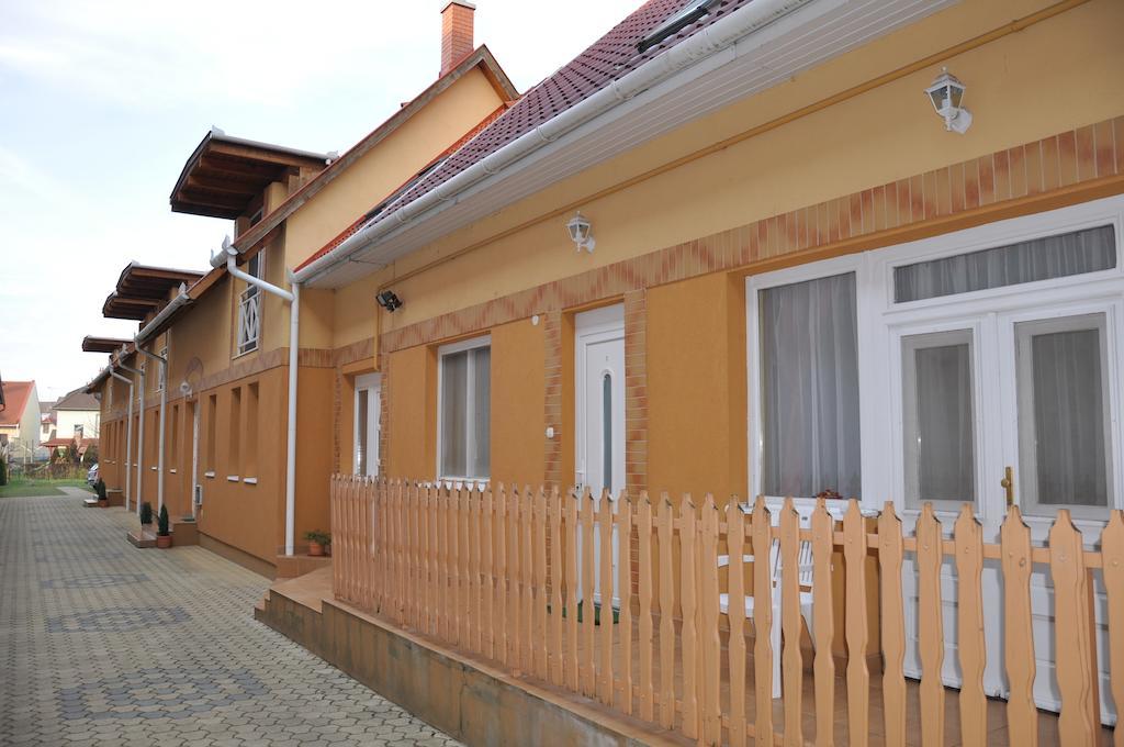 Jazmin Panzio Hotell Hajdúszoboszló Exteriör bild