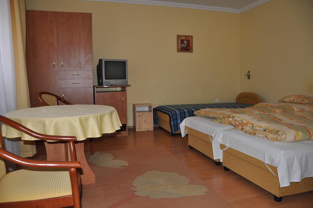Jazmin Panzio Hotell Hajdúszoboszló Exteriör bild