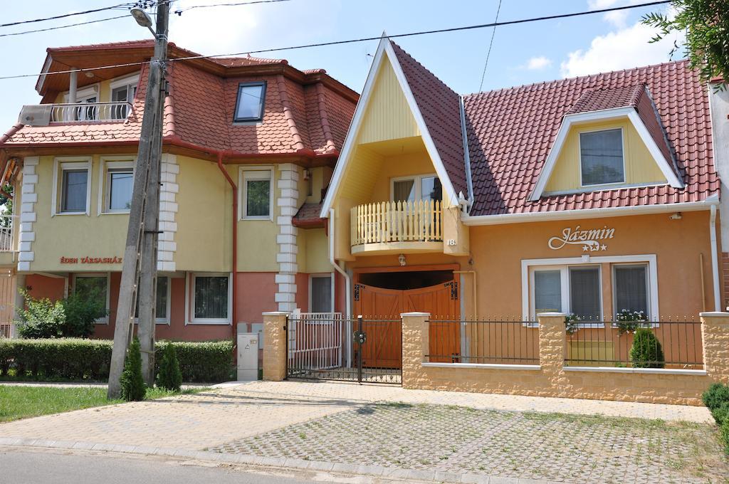 Jazmin Panzio Hotell Hajdúszoboszló Exteriör bild